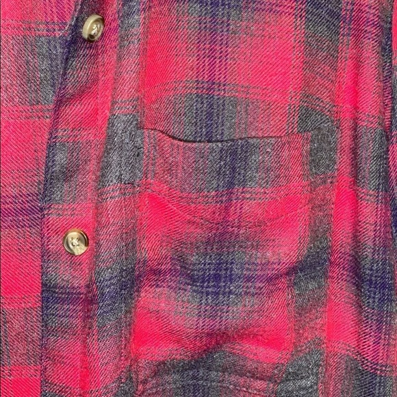 Black and red soft flannel - Picture 3 of 6